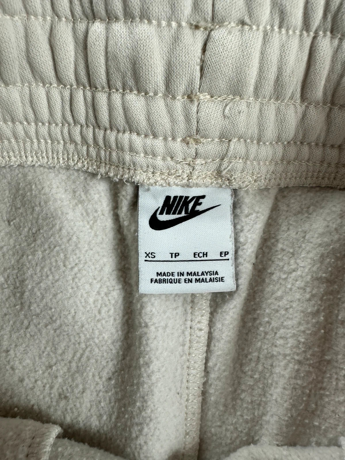 Jogging Nike Dames Beige Sanddrift Geborduurd Logo Vintage Stijl