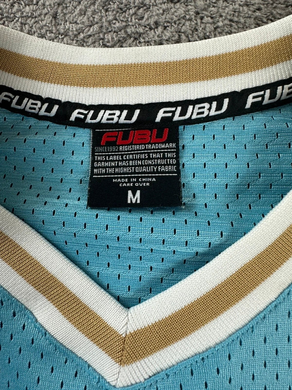 Honkbalstijl T-shirt MLB FUBU lichtblauw met geborduurde details – Oversized breed model