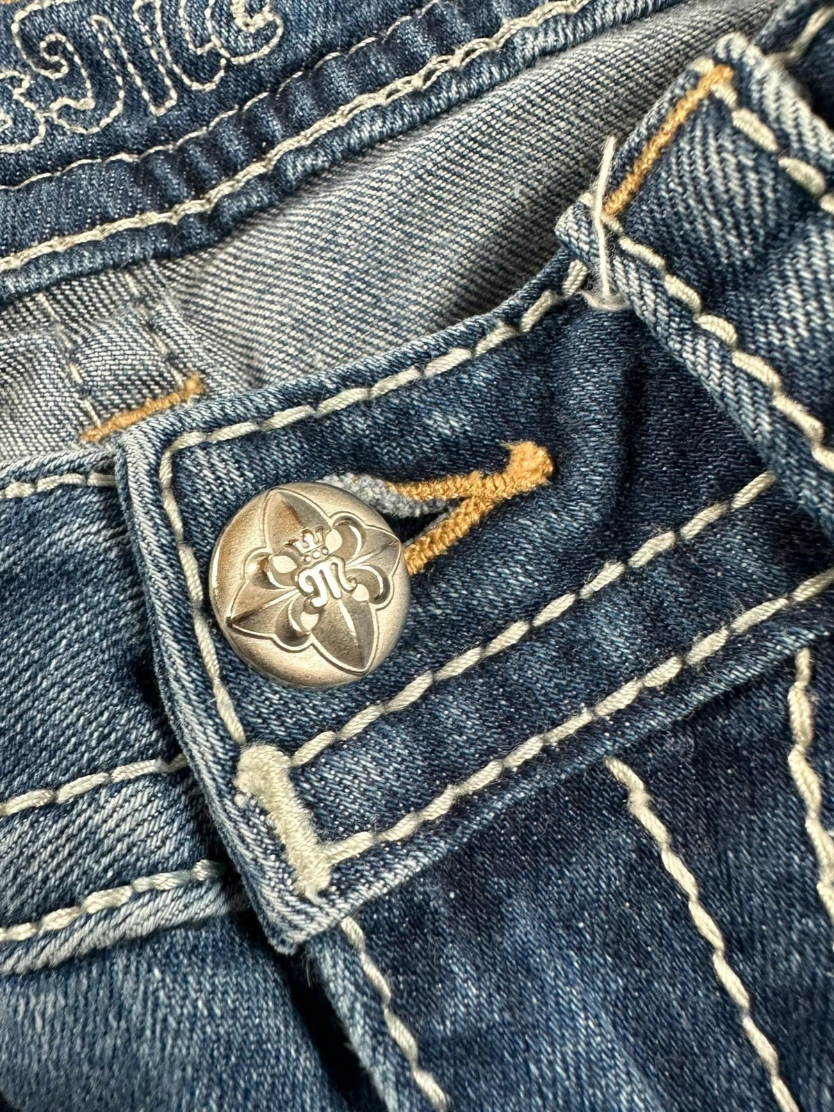 Miss Me Mid Rise Slim Bootcut Jeans Strass Y2K Denim