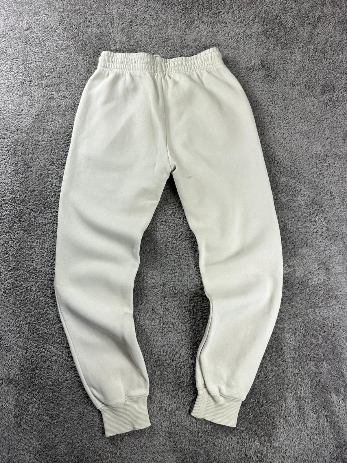 Jogging Nike Dames Beige Sanddrift Geborduurd Logo Vintage Stijl
