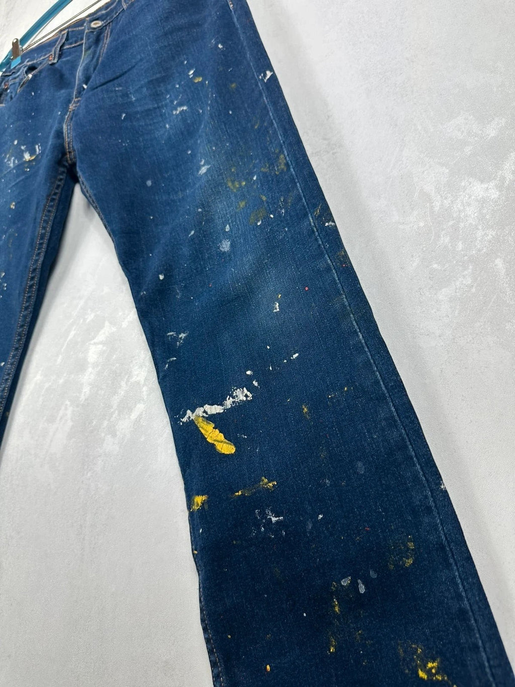 Jean Levi's 502 Taper Bleu Brut Taches de Peinture / Paint Splatter