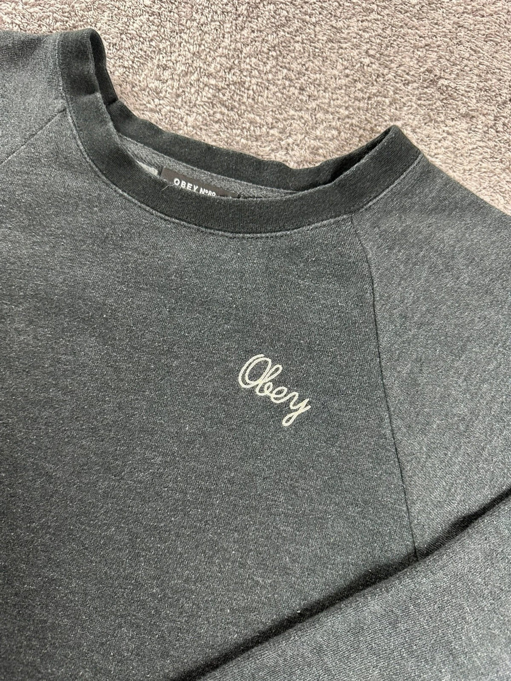 Grijze Obey crewneck sweater geborduurd logo oversize pasvorm