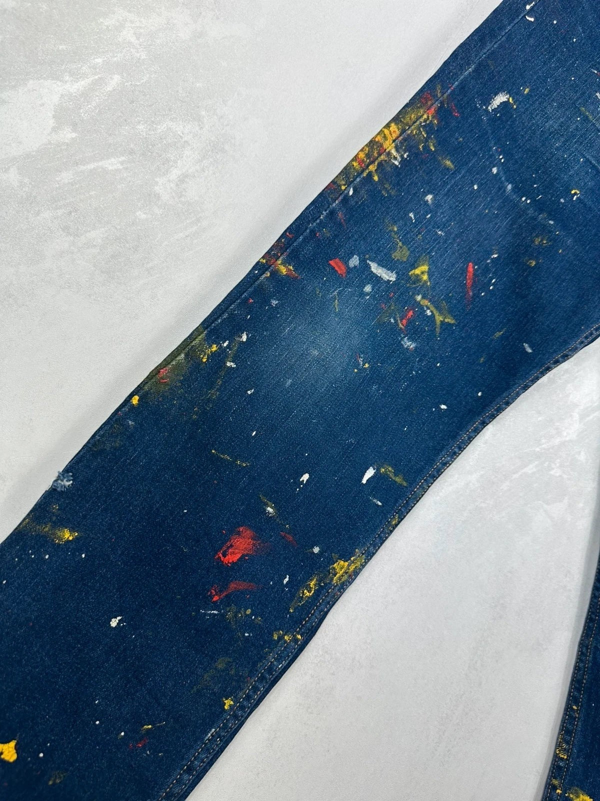 Jean Levi's 502 Taper Bleu Brut Taches de Peinture / Paint Splatter