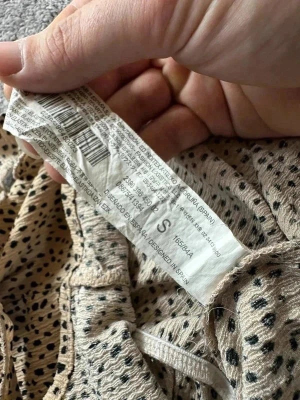 Zomerse jumpsuit Stradivarius crème-wit zwarte stippen bandjes met ruches
