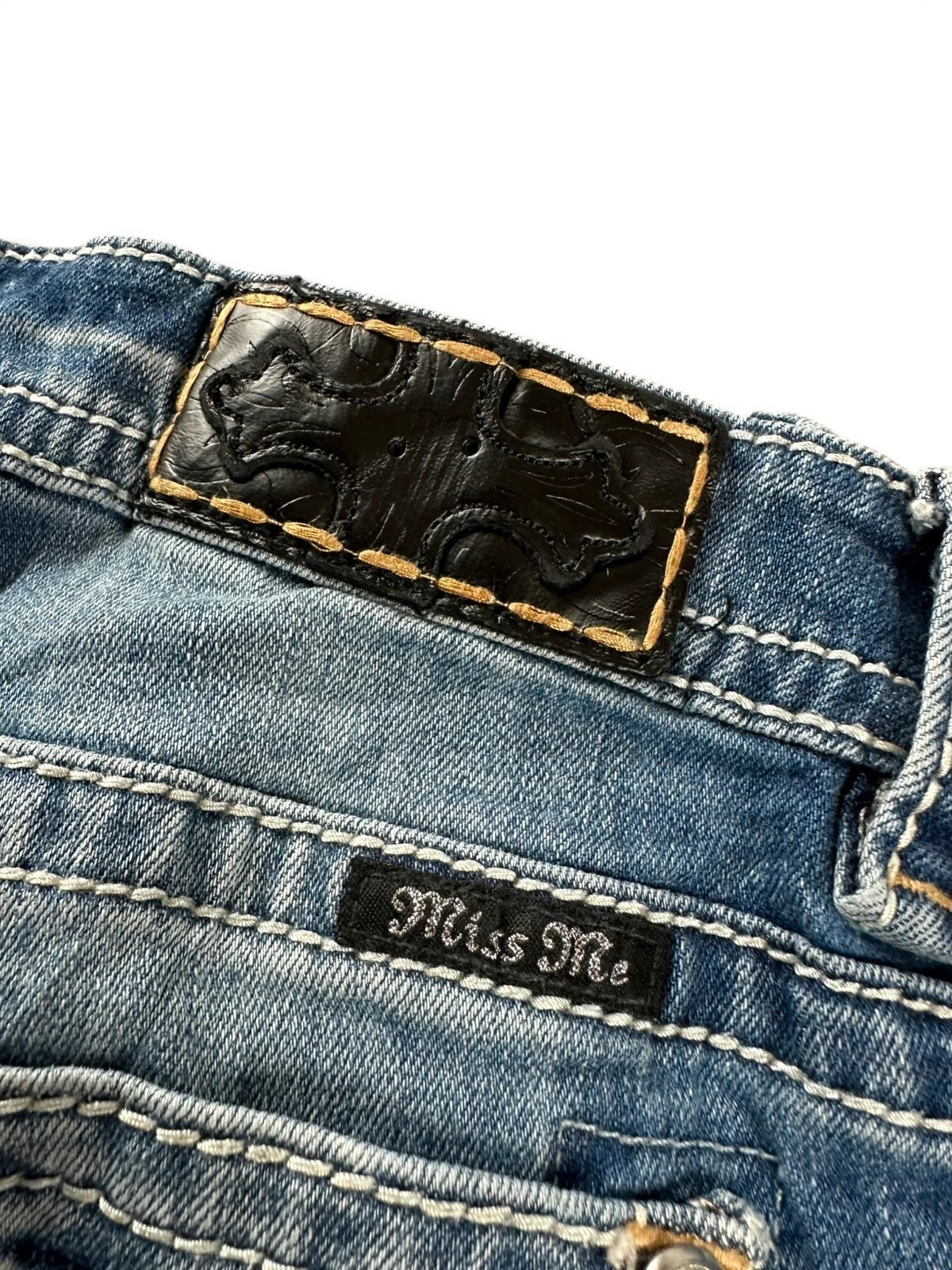Miss Me Mid Rise Slim Bootcut Jeans Strass Y2K Denim
