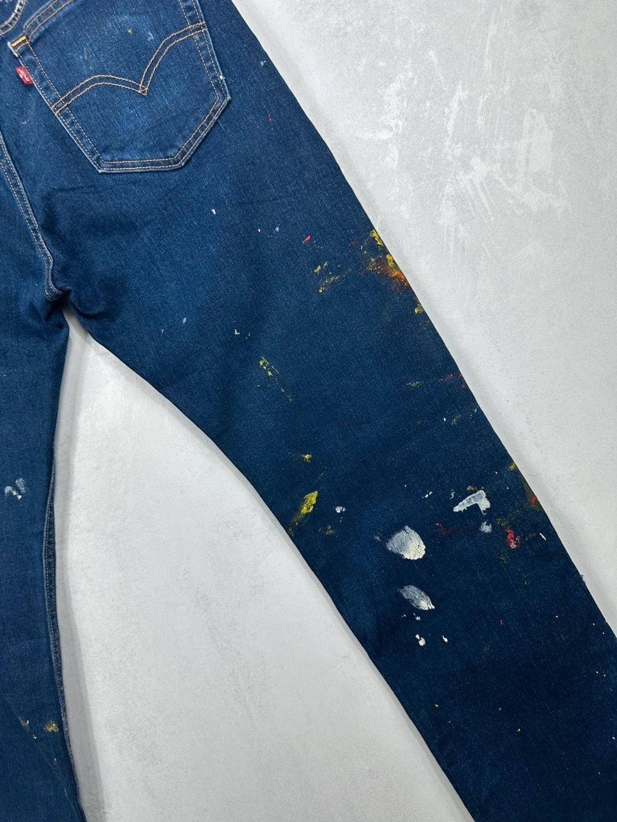 Jean Levi's 502 Taper Bleu Brut Taches de Peinture / Paint Splatter