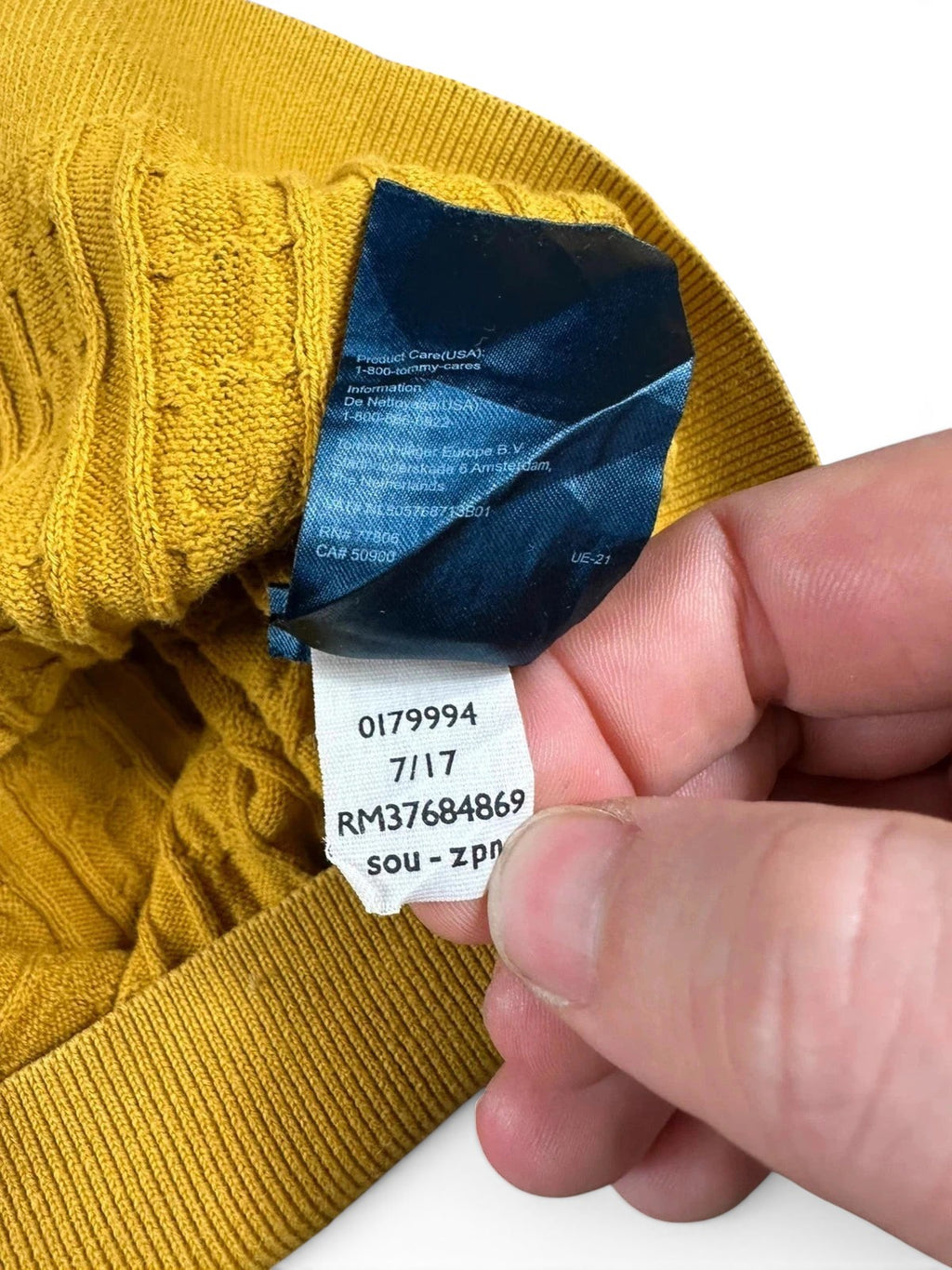 Gele Tommy Hilfiger trui met ronde hals, licht kabelgebreid en geborduurd logo