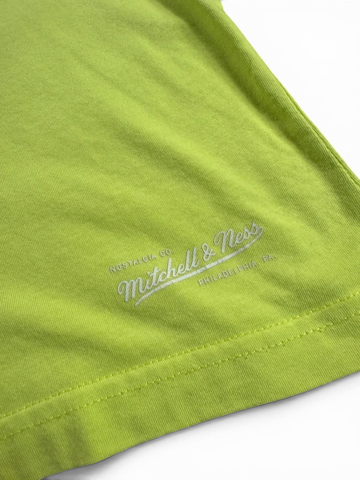 Mitchell & Ness NBA Los Angeles Lakers T-shirt met geborduurd logo - Neon Groen / Lime