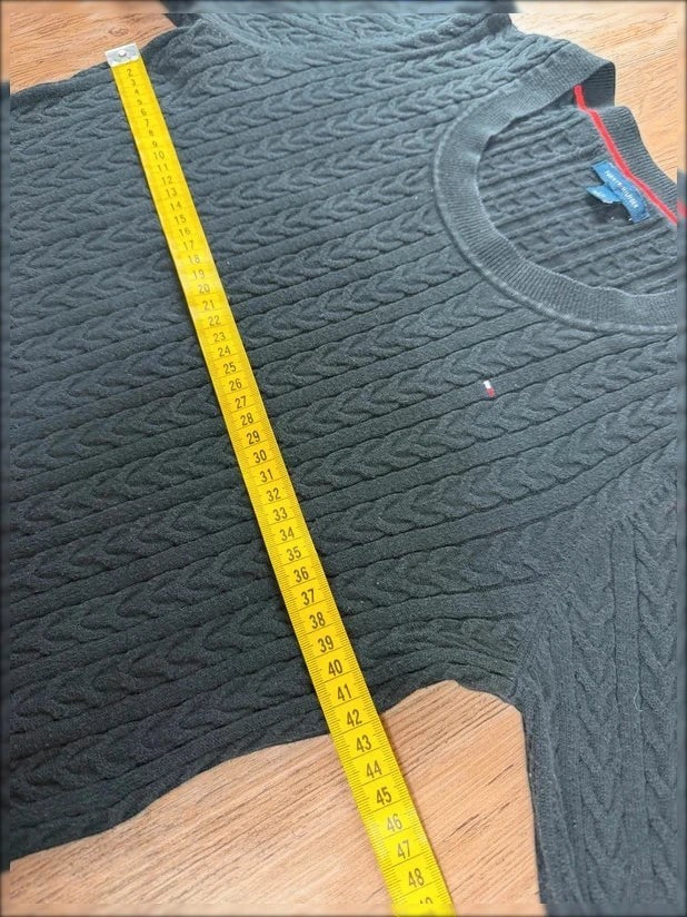 Zwarte Tommy Hilfiger trui met ronde hals, kabelgebreid en geborduurd logo