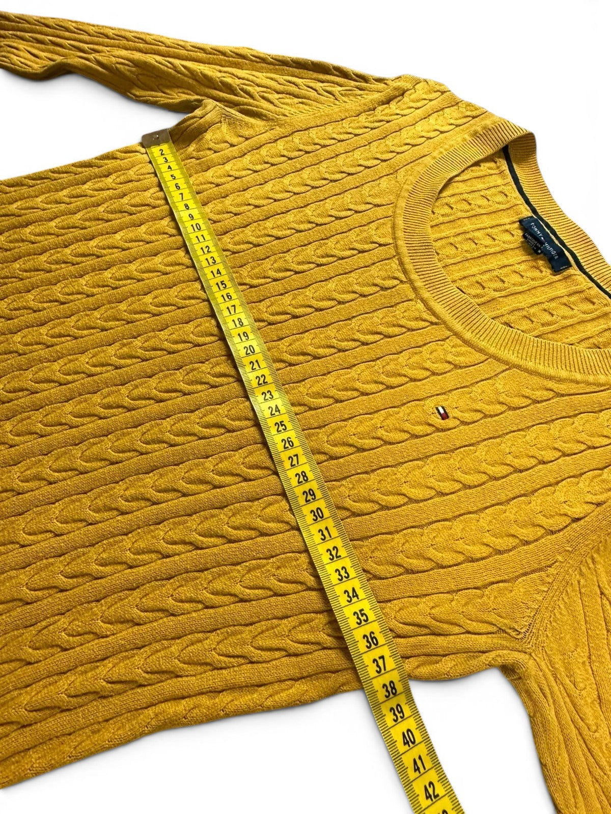 Gele Tommy Hilfiger trui met ronde hals, licht kabelgebreid en geborduurd logo