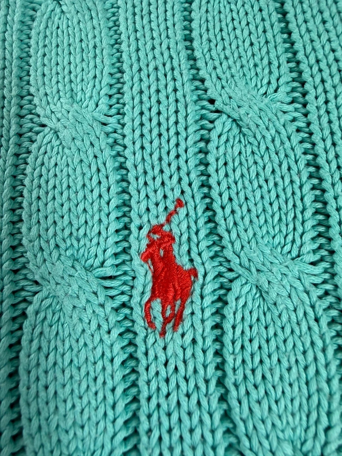 Ralph Lauren kabeltrui met ronde hals, turquoise met rood geborduurd logo