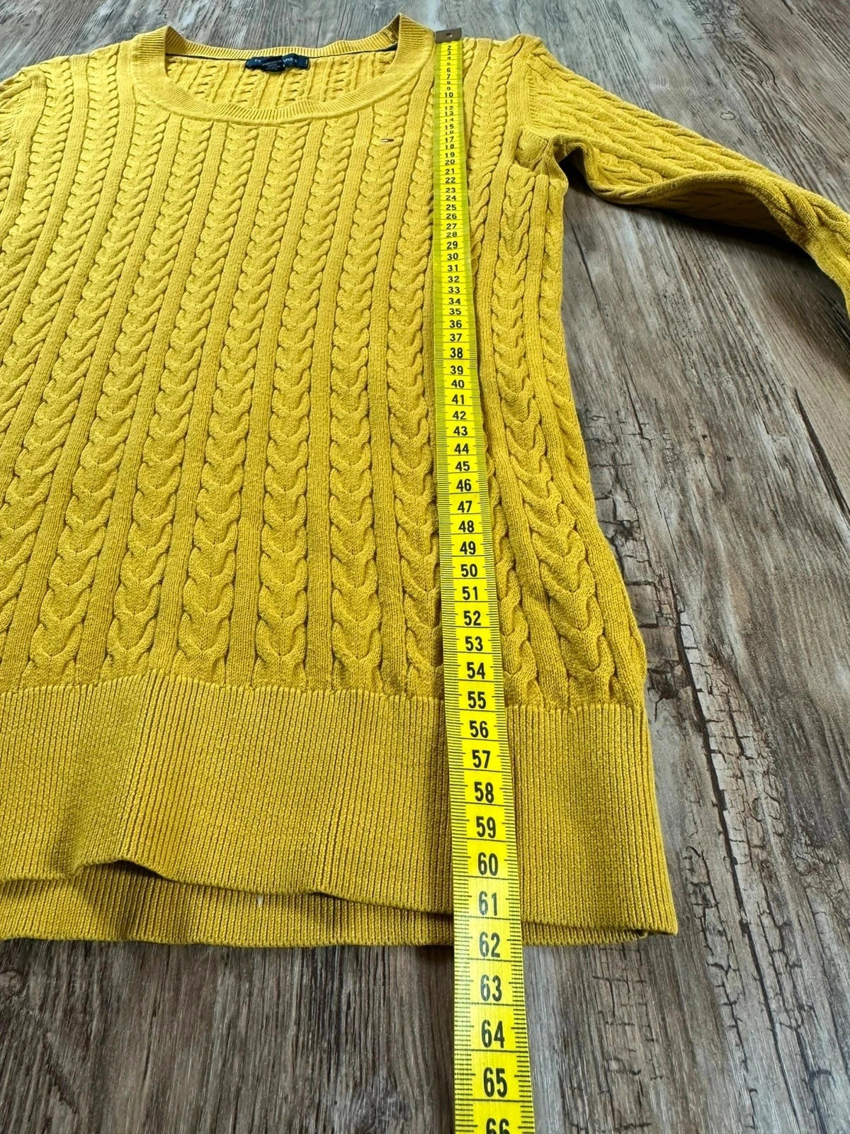 Gele Tommy Hilfiger trui met ronde hals, licht kabelgebreid en geborduurd logo