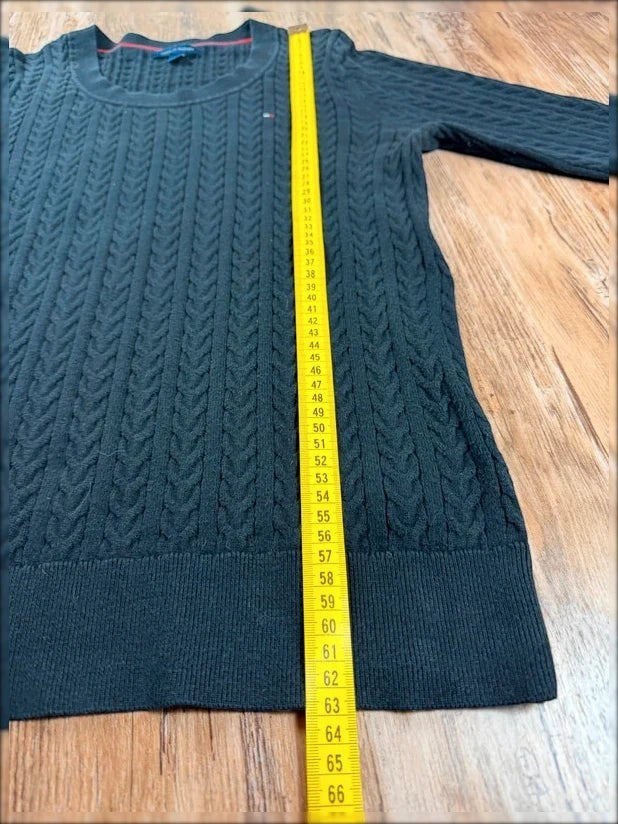 Zwarte Tommy Hilfiger trui met ronde hals, kabelgebreid en geborduurd logo