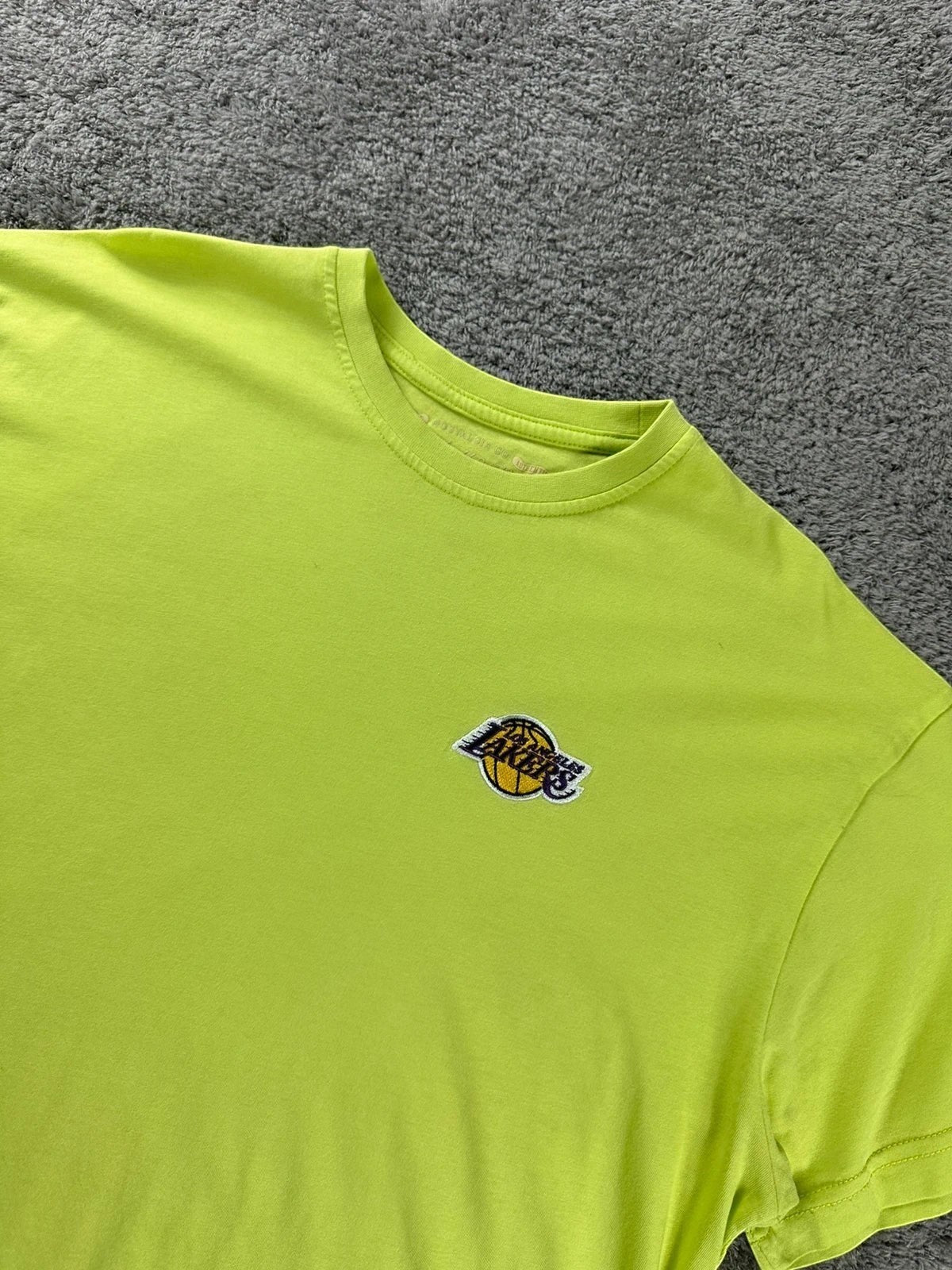 Mitchell & Ness NBA Los Angeles Lakers T-shirt met geborduurd logo - Neon Groen / Lime