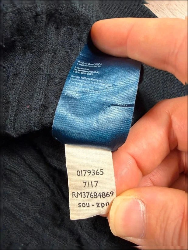 Zwarte Tommy Hilfiger trui met ronde hals, kabelgebreid en geborduurd logo