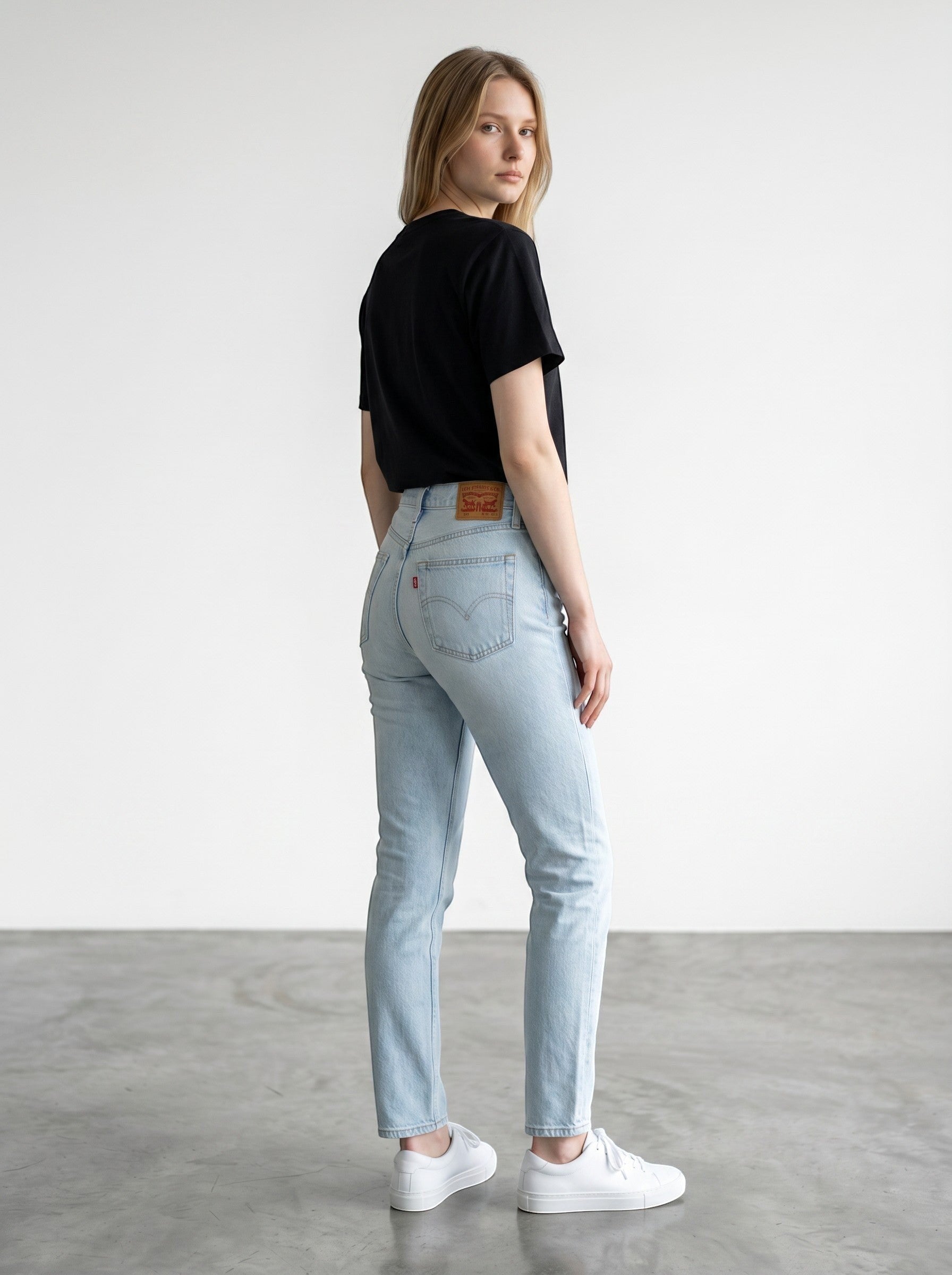 Rewearz light blue wash Levi's 501 Original high-waisted straight-leg jeans with button fly. Vintage denim.